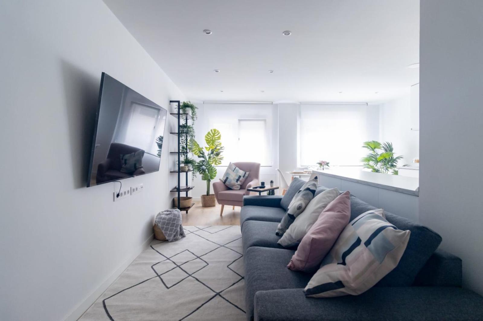 Lujoso Apartamento Entre 2 Playas Con Garaje, Wifi Хихон Екстериор снимка